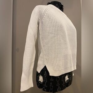 GAP woman’s Cream Crewneck Sweater